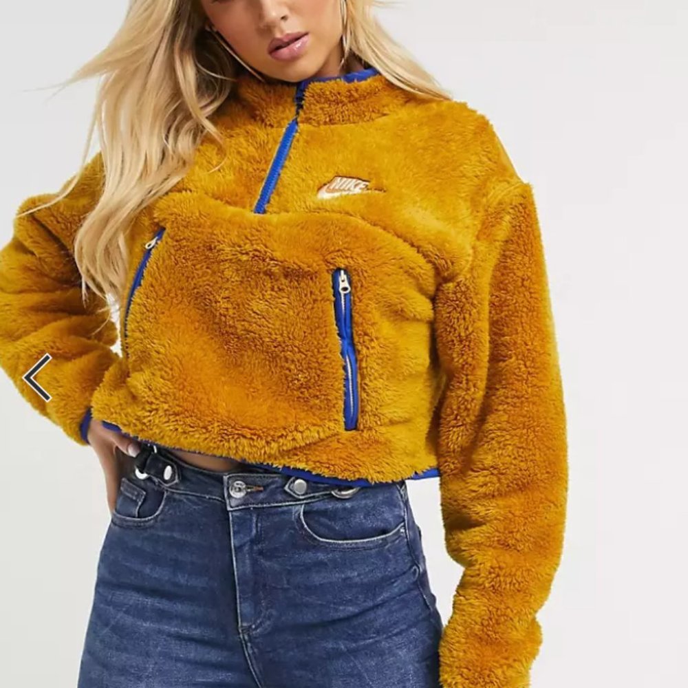 Nike gold Fleece With Contrast Navy Tipping